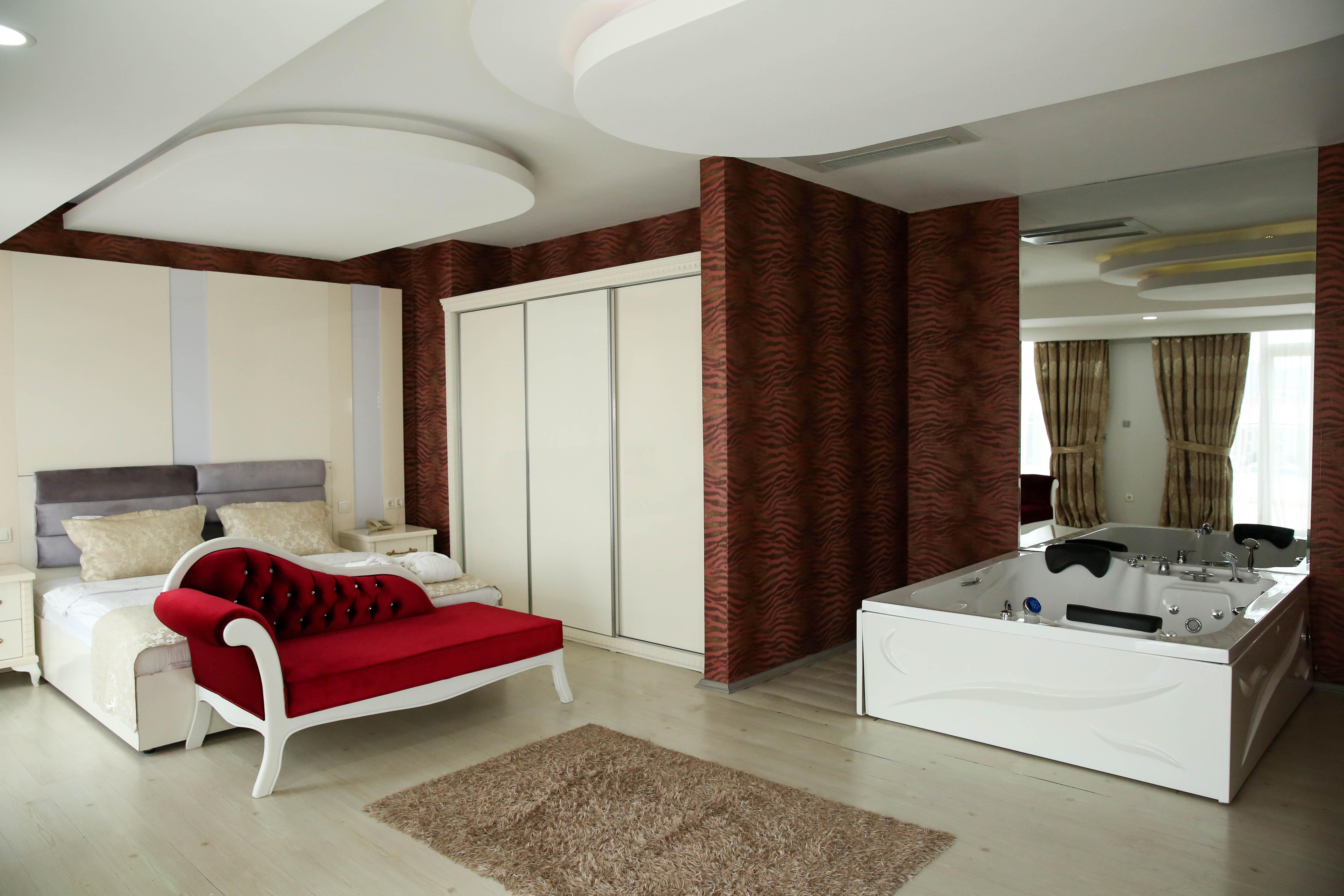 Mox Wellness & 4*