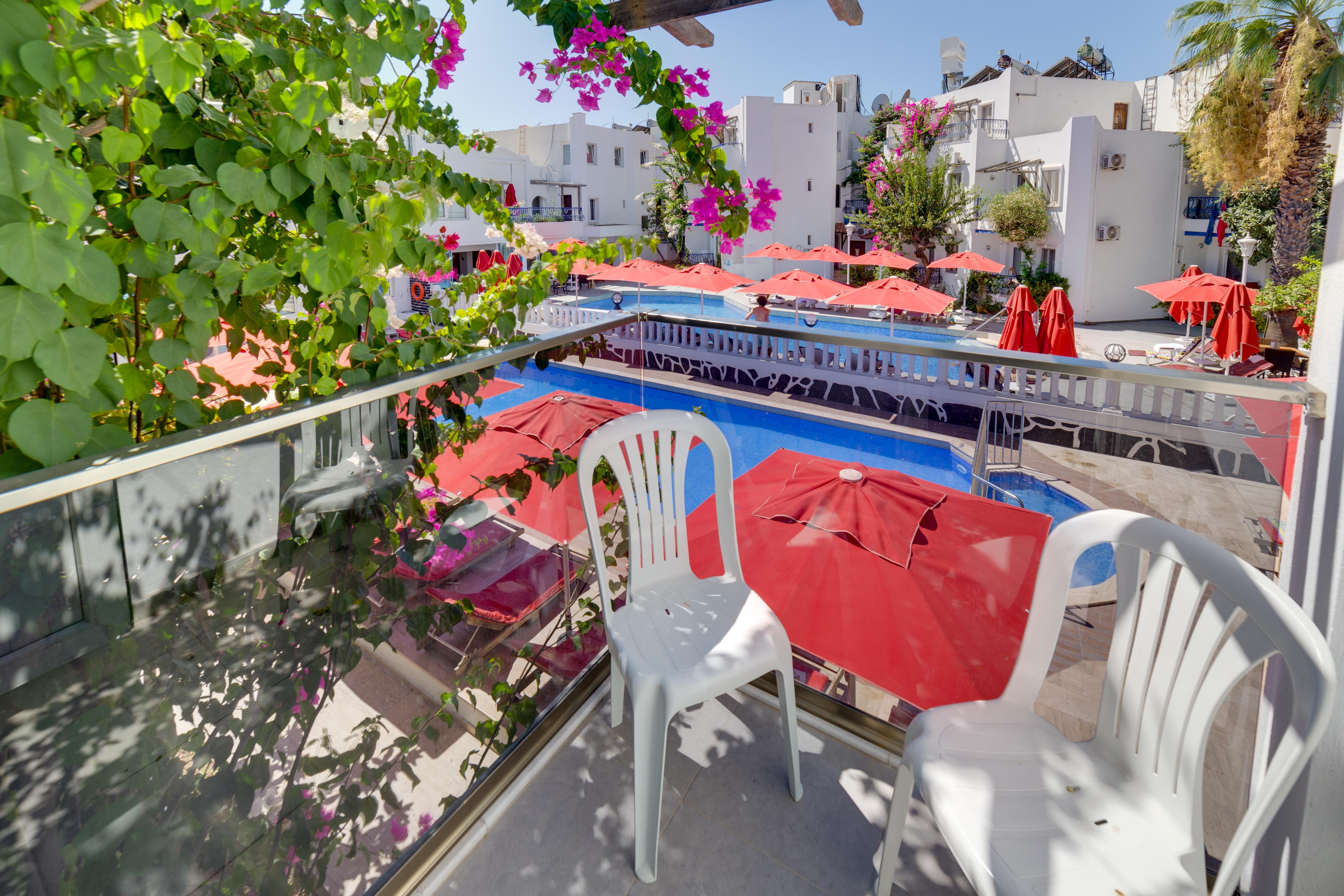 The Hello 3* Gumbet