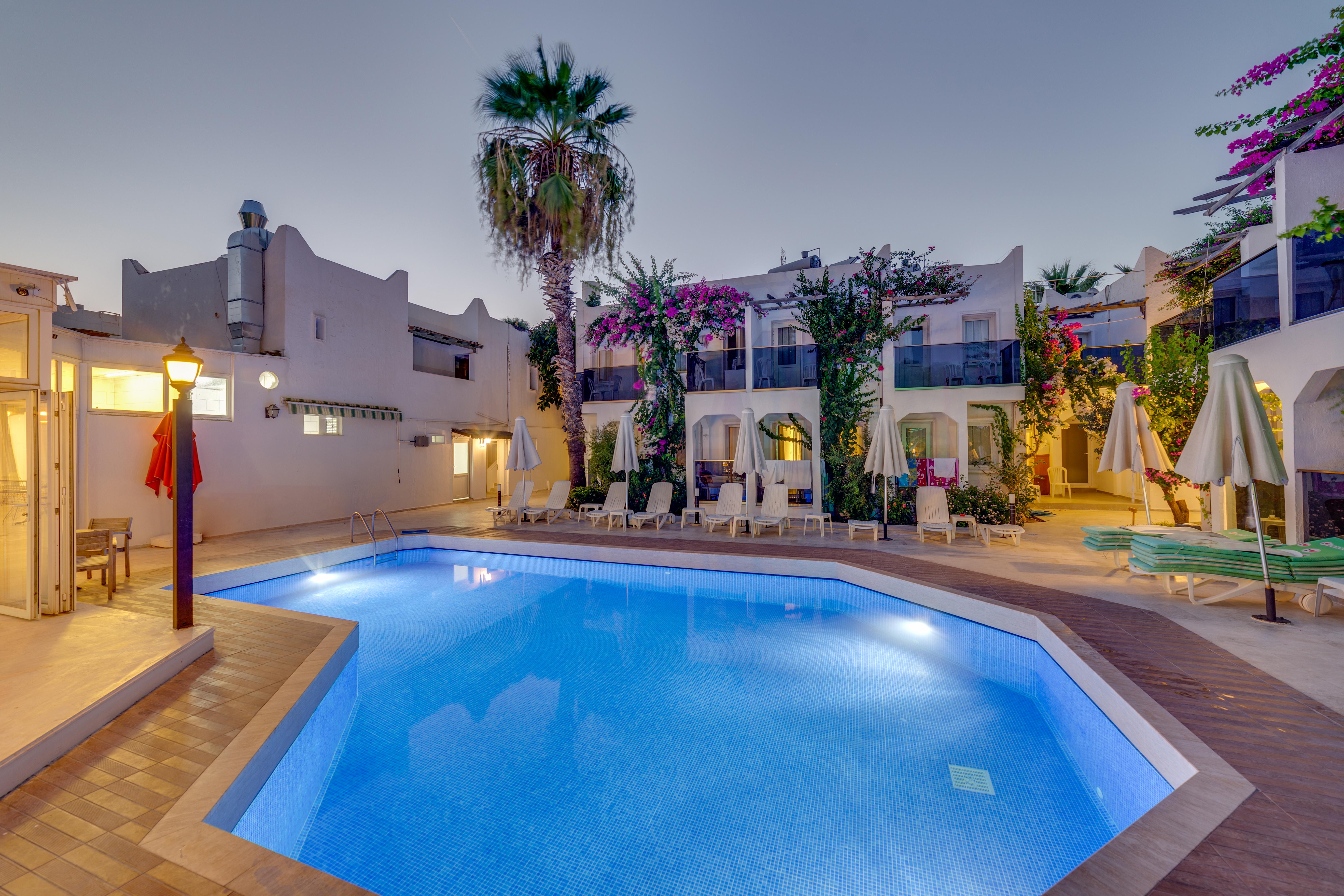 The Hello 3* Gumbet