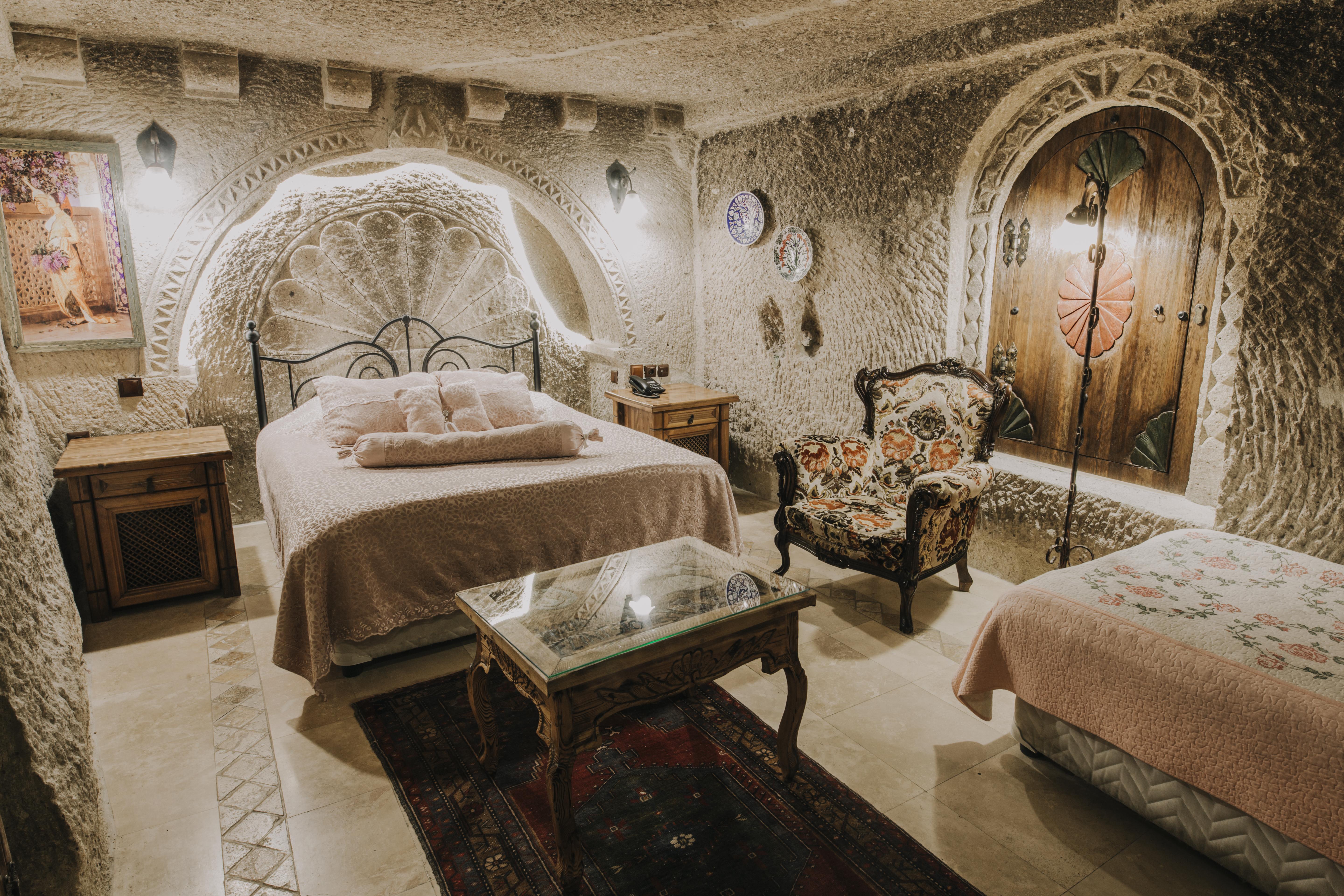Flintstones Cave Hotel 2*