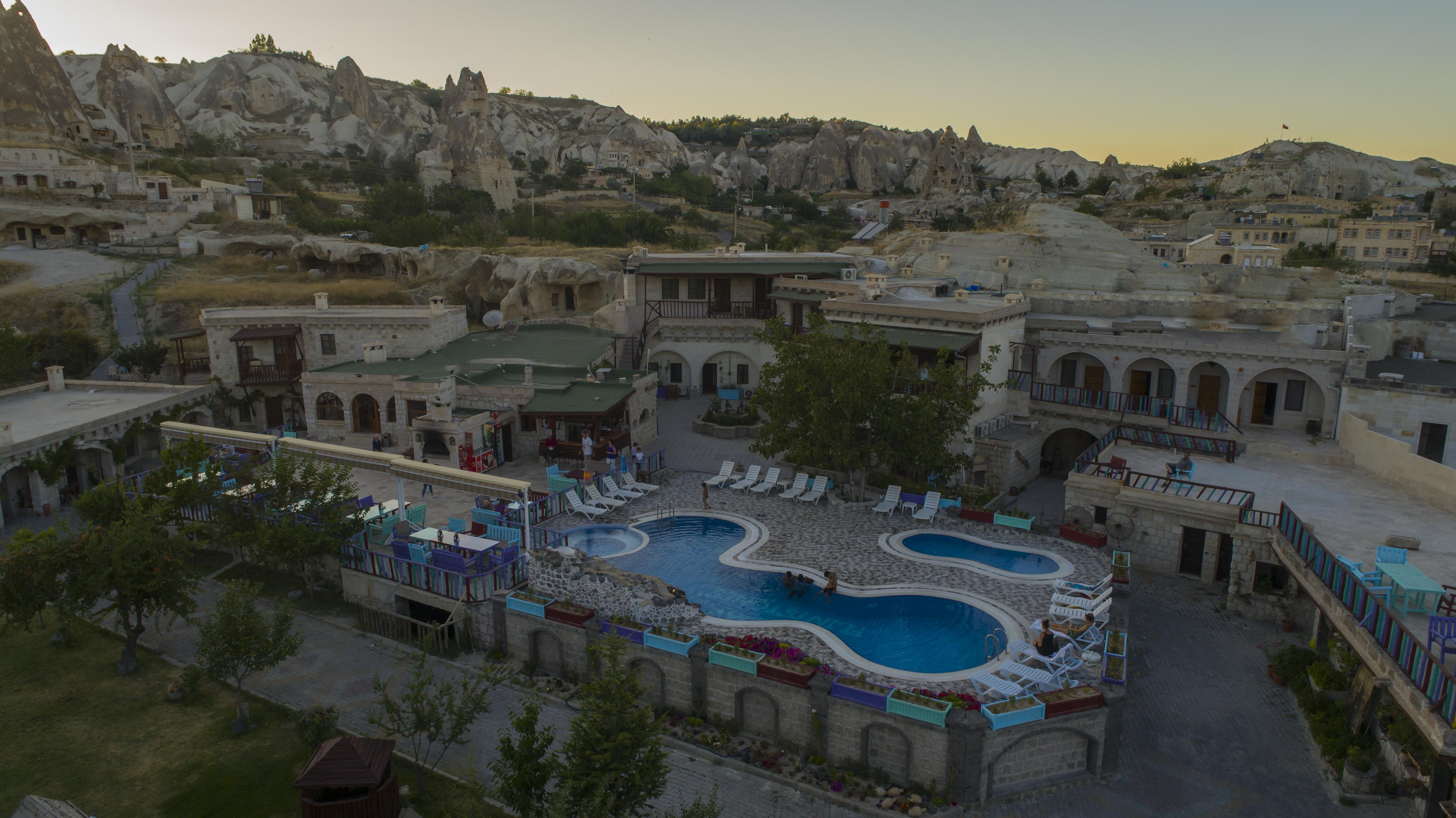 Flintstones Cave Hotel 2*