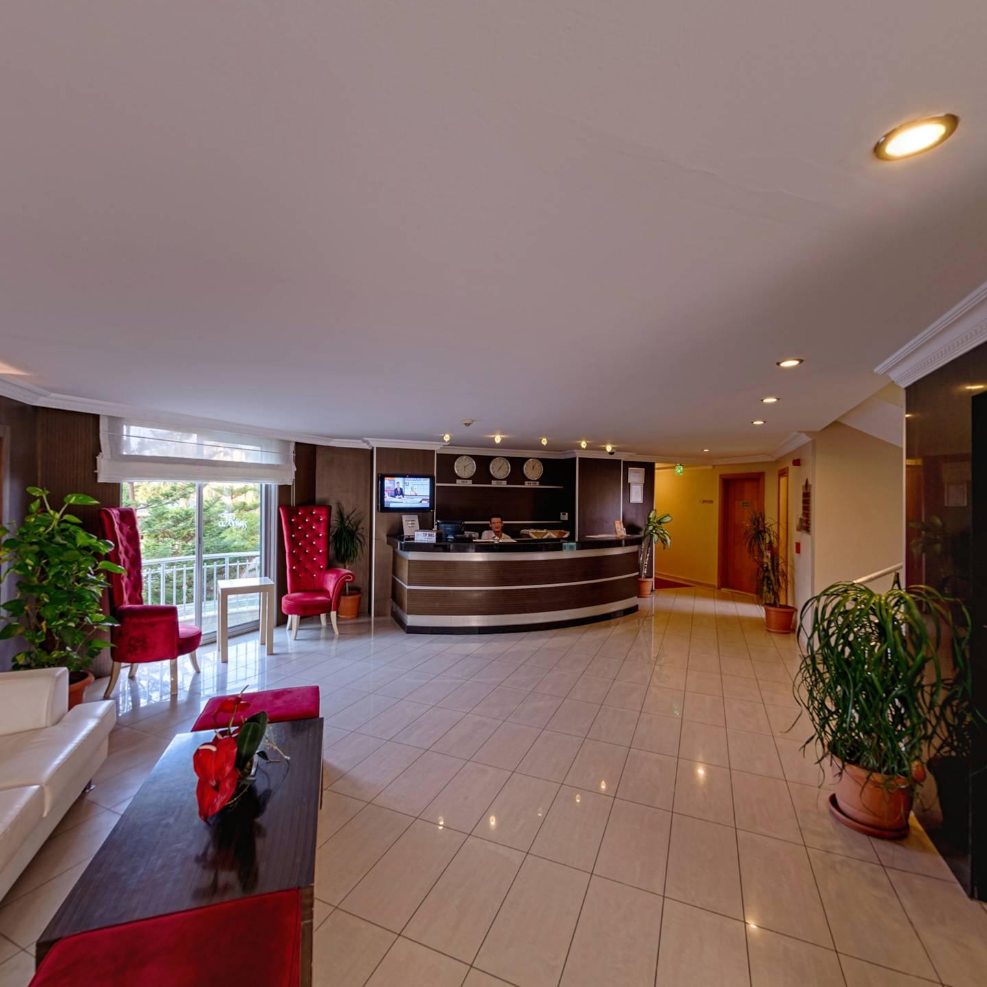 Hotel Risus Side
