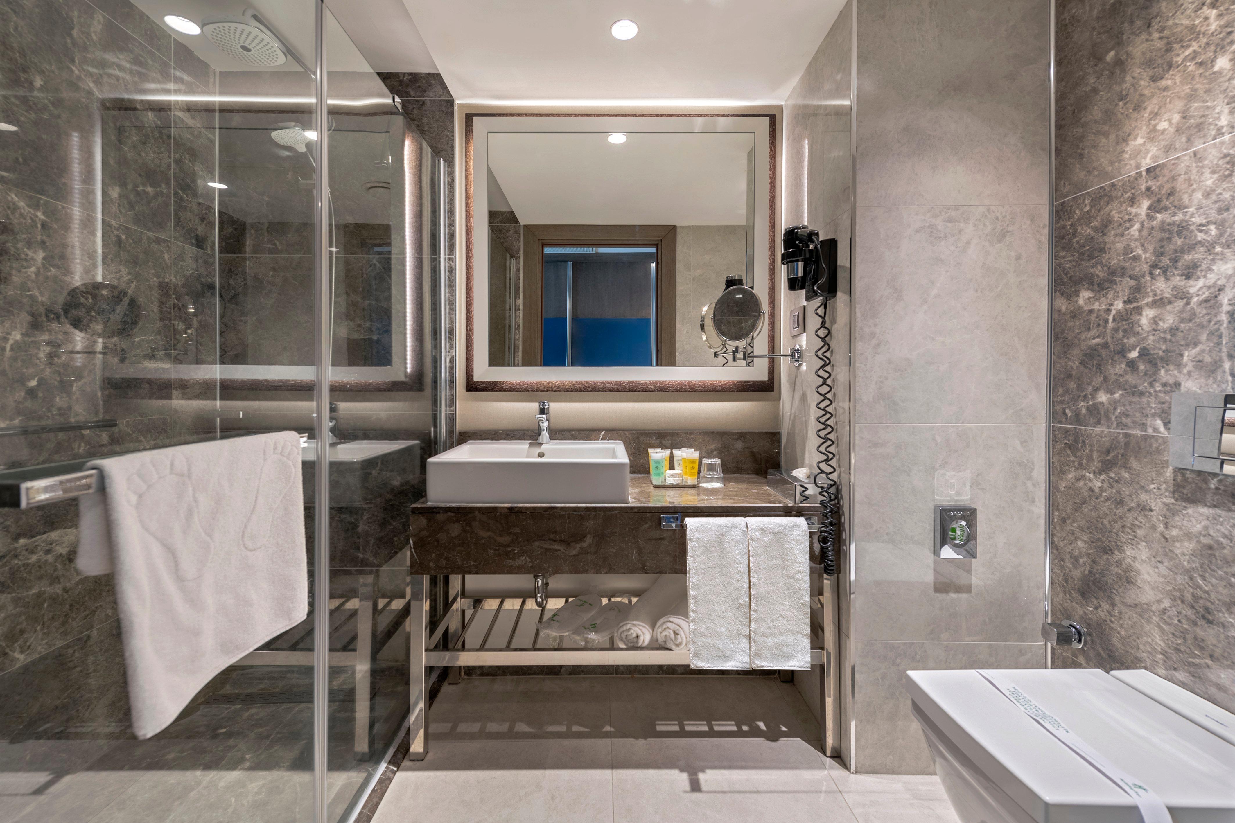 - Duvenonu By Ihg Hotel