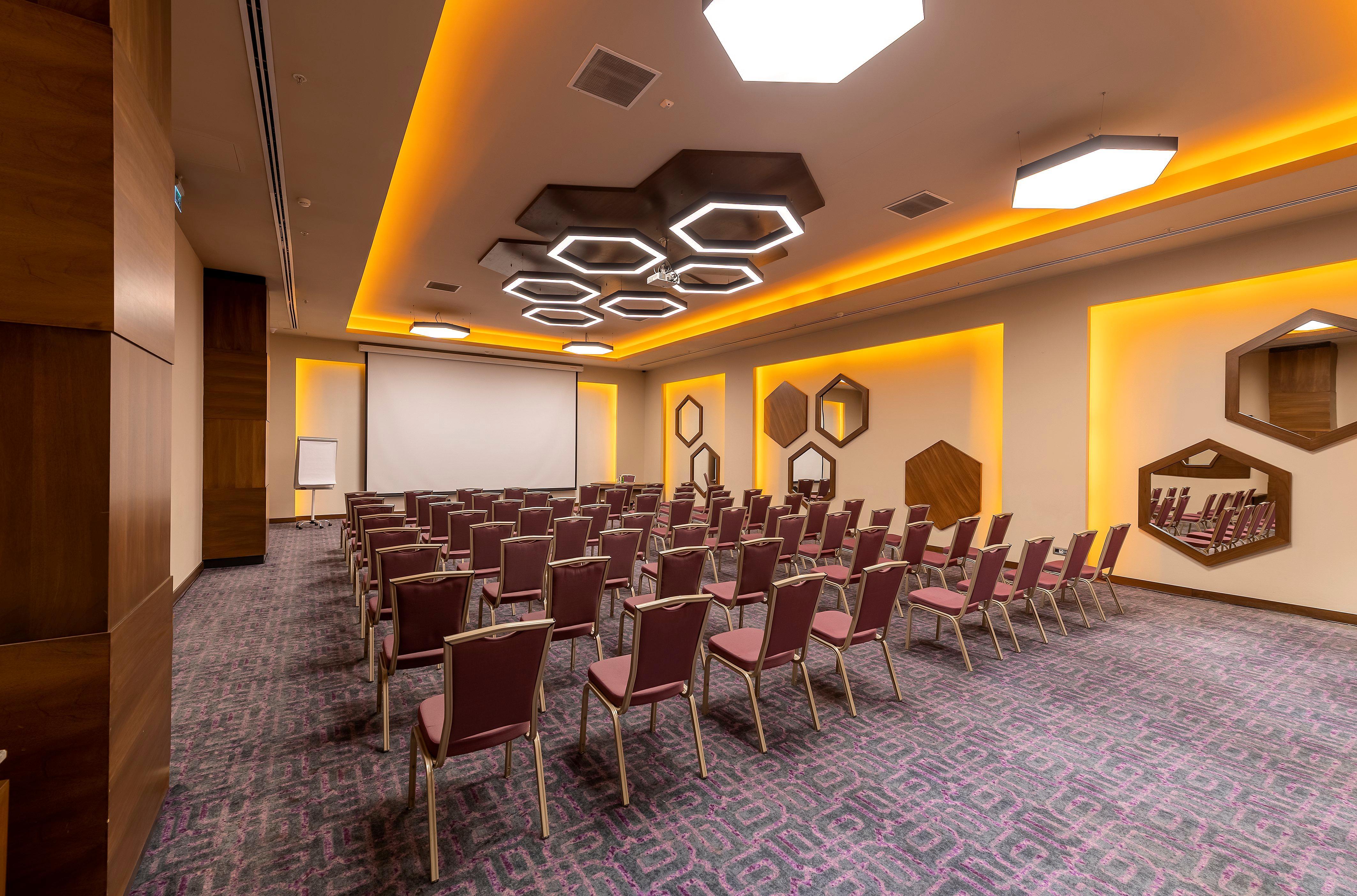 - Duvenonu By Ihg Hotel 4*