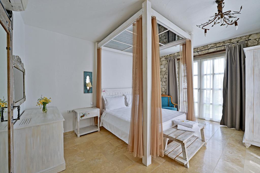 Hotel Bay C