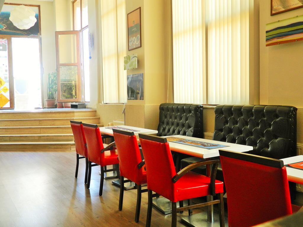 Crowded House Hotel 3*