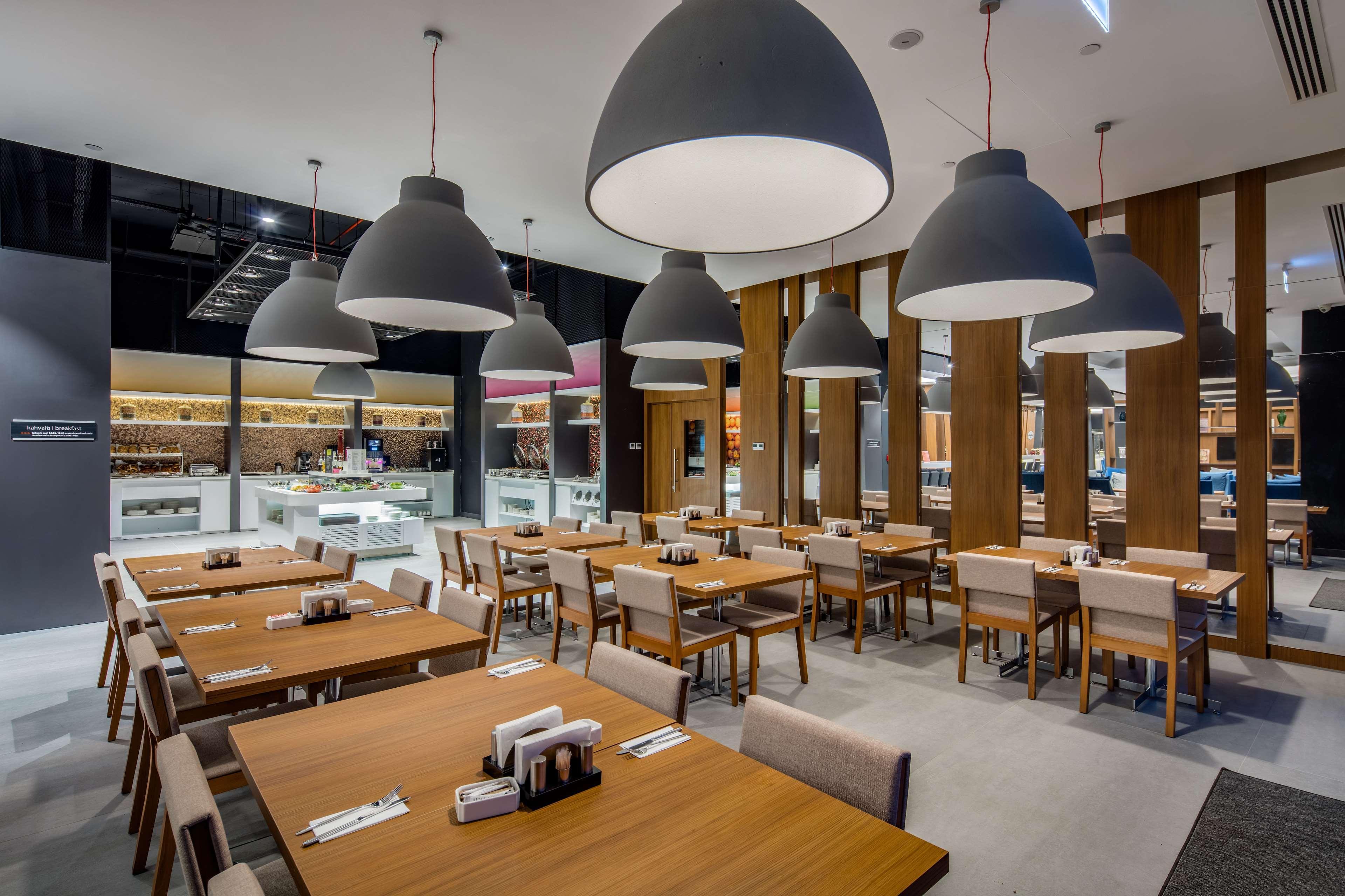 Hotel Hampton By Hilton Izmir