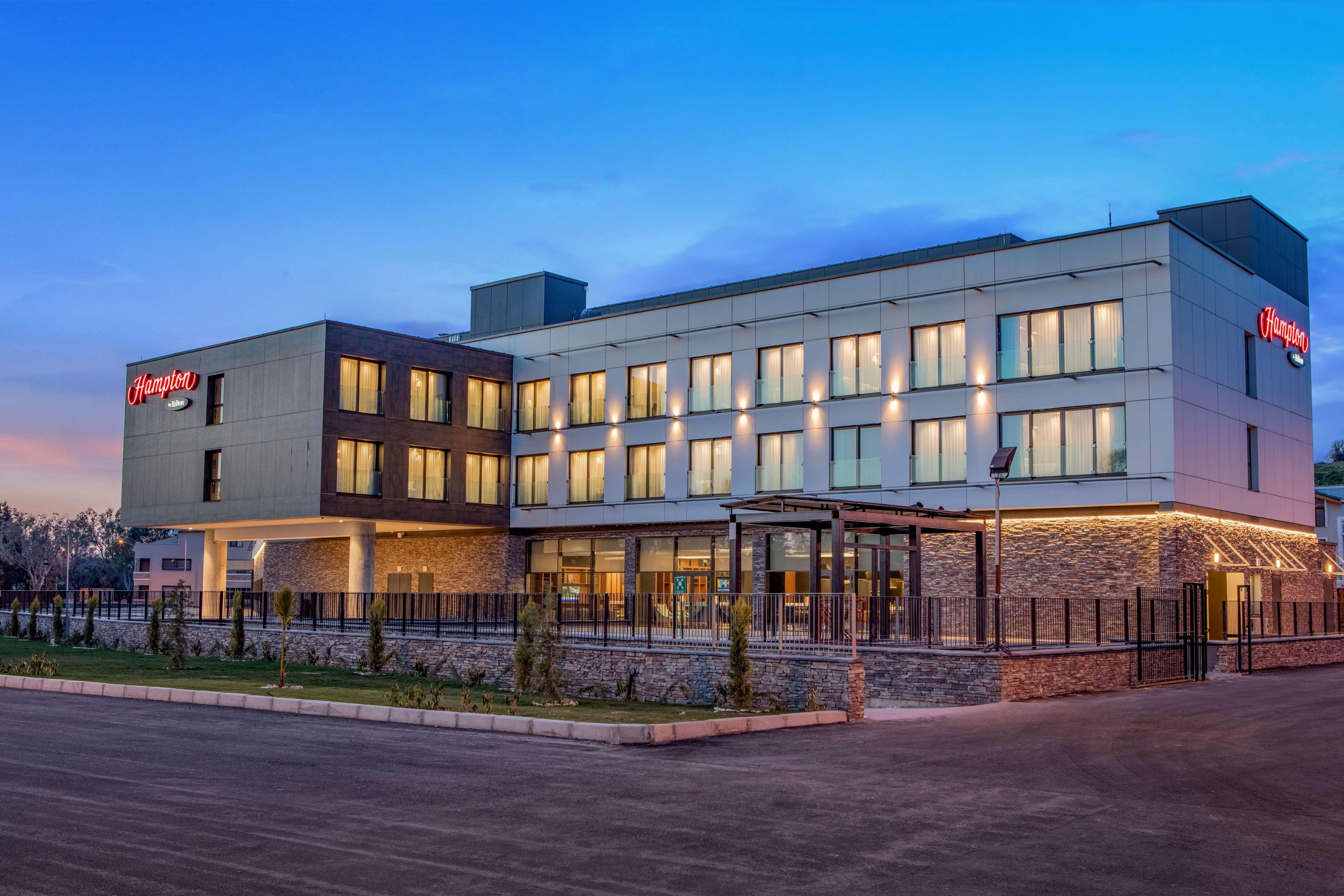 Hampton By Hilton Izmir Hotel