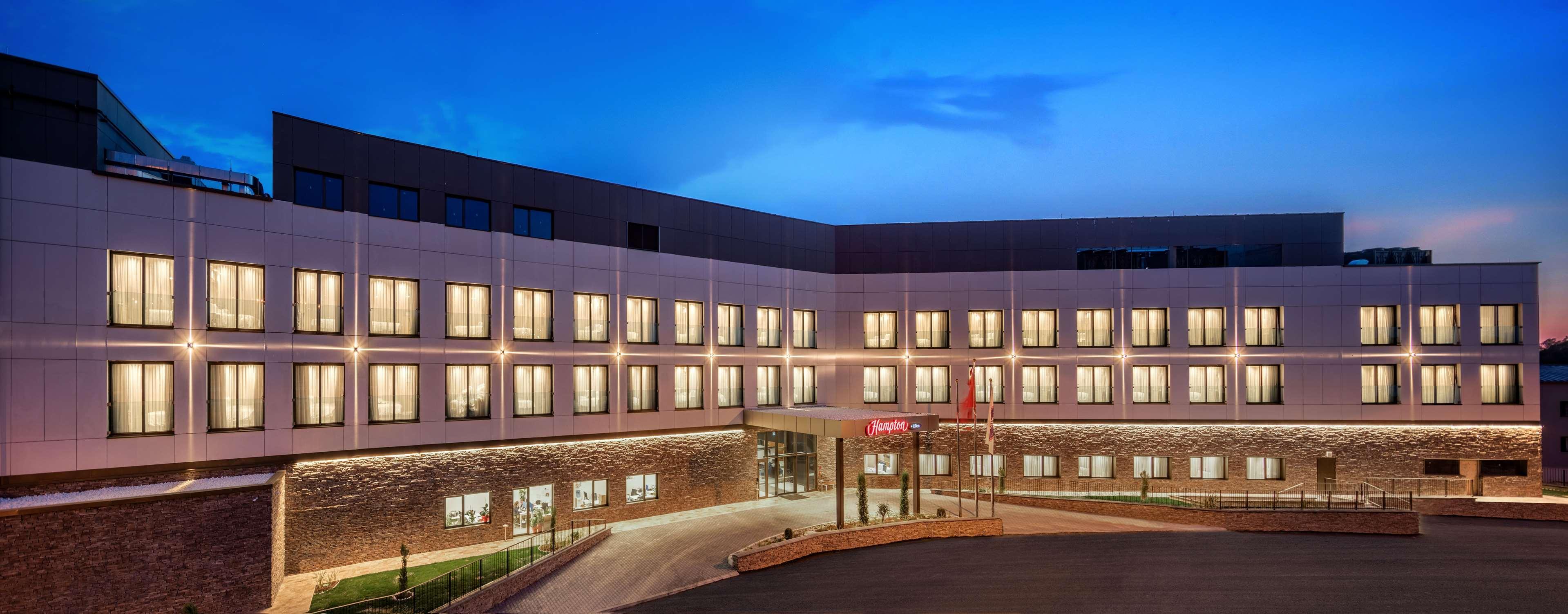 Hotel Hampton By Hilton Izmir 4*