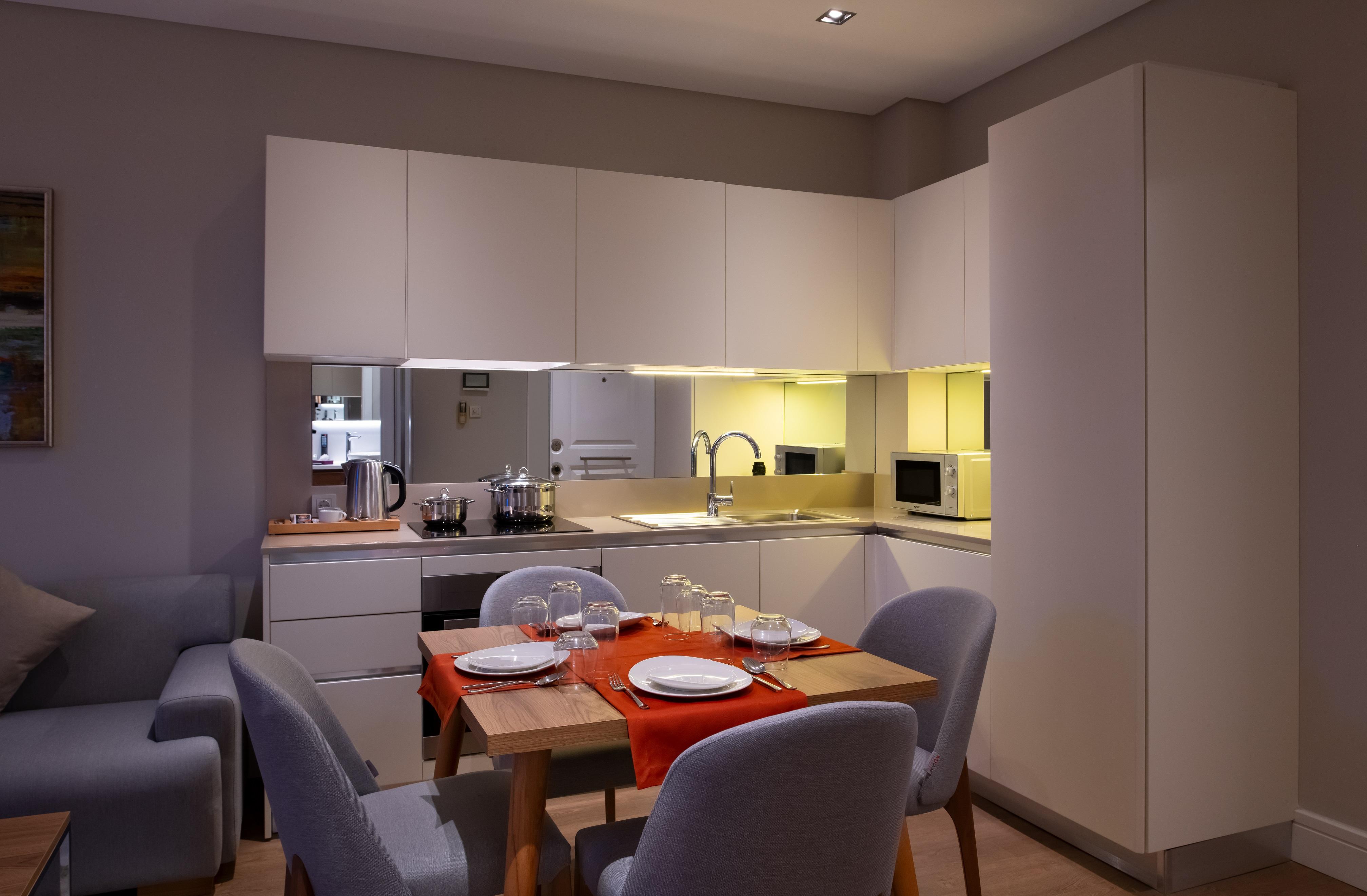 Hotel Movenpick Living West