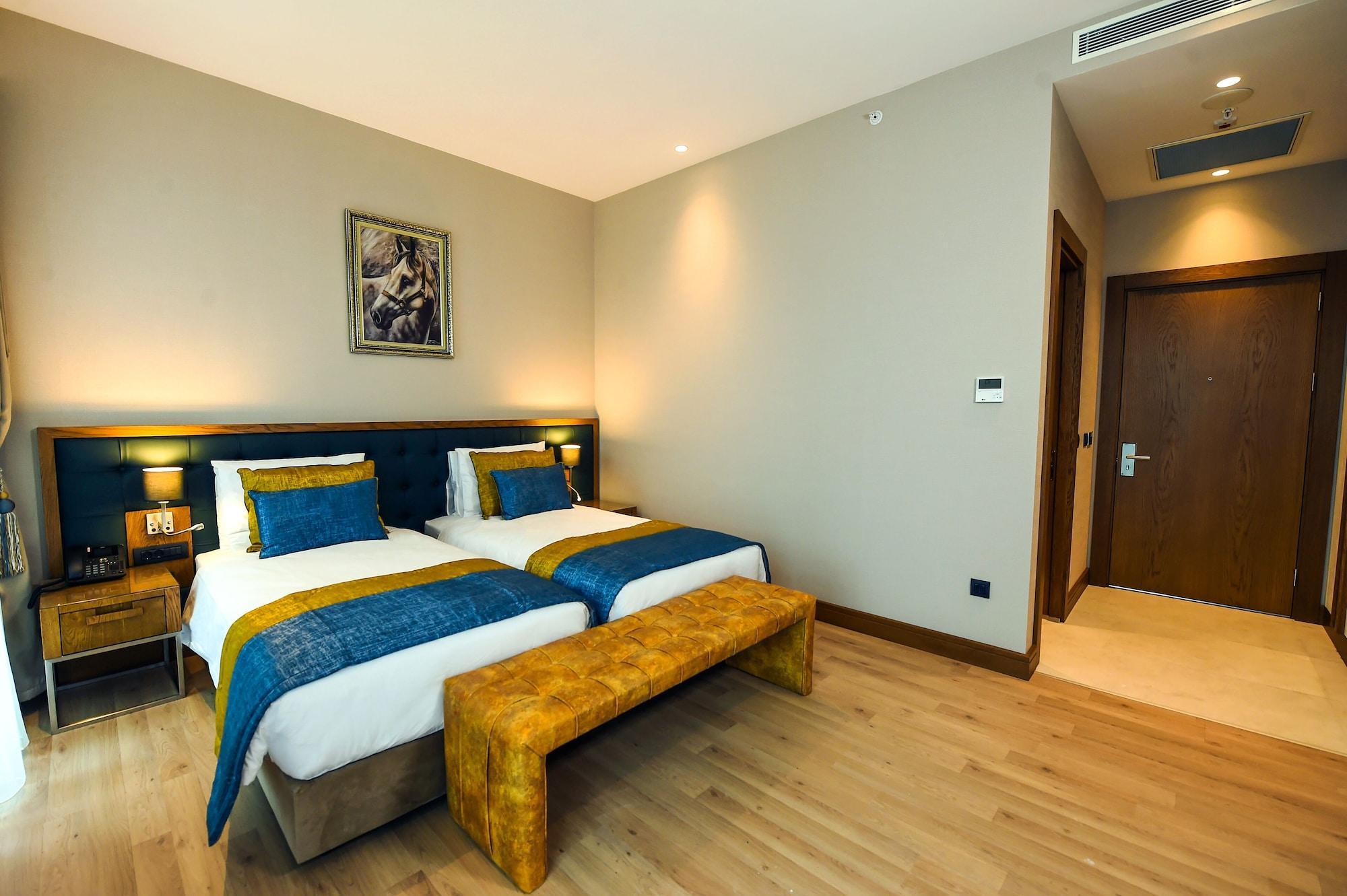 Hotel Cher & Taksim 5*