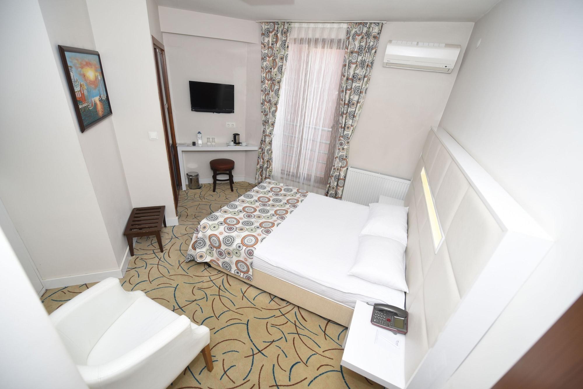 Yat Hotel