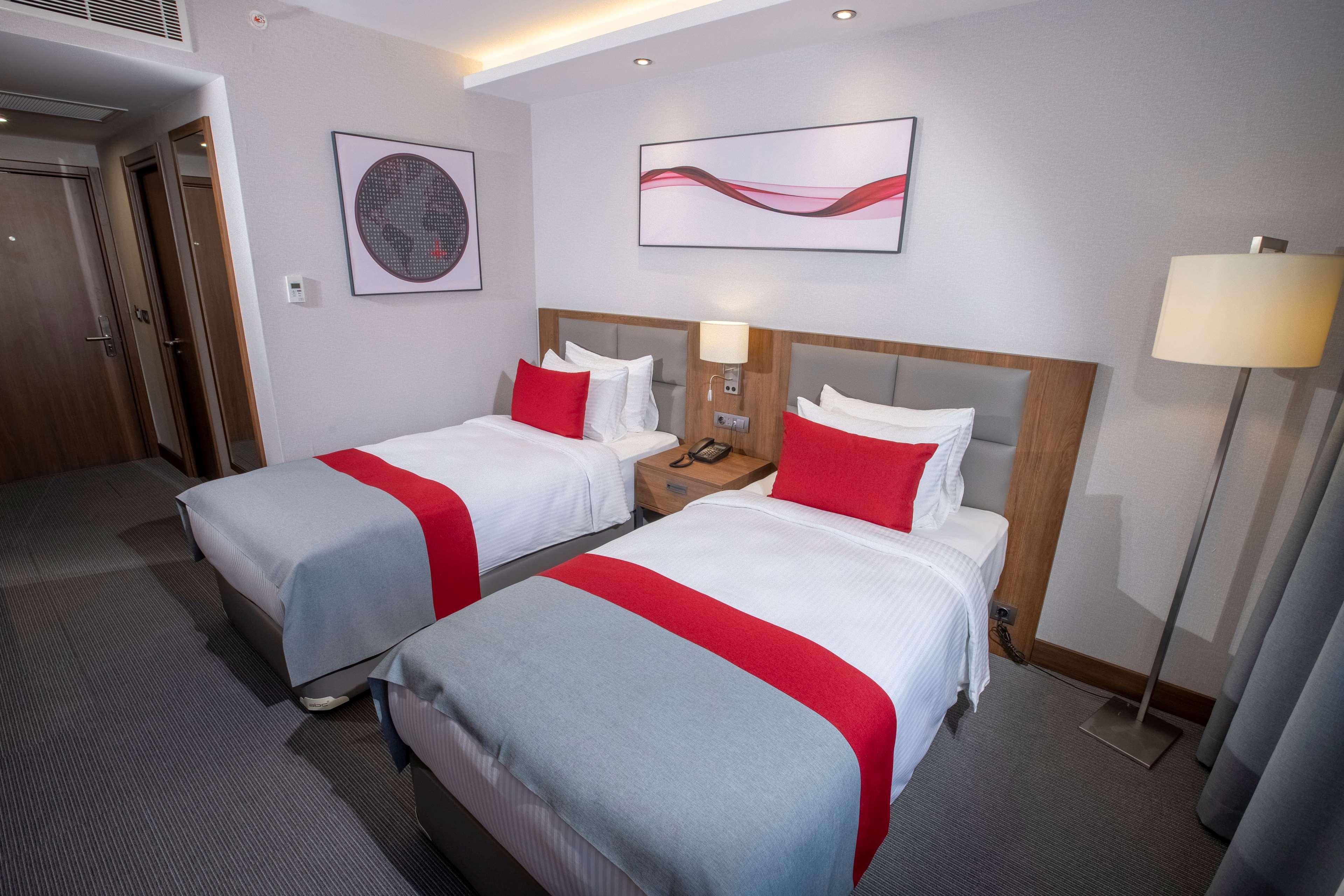 Ramada By Wyndham Aliaga 4*