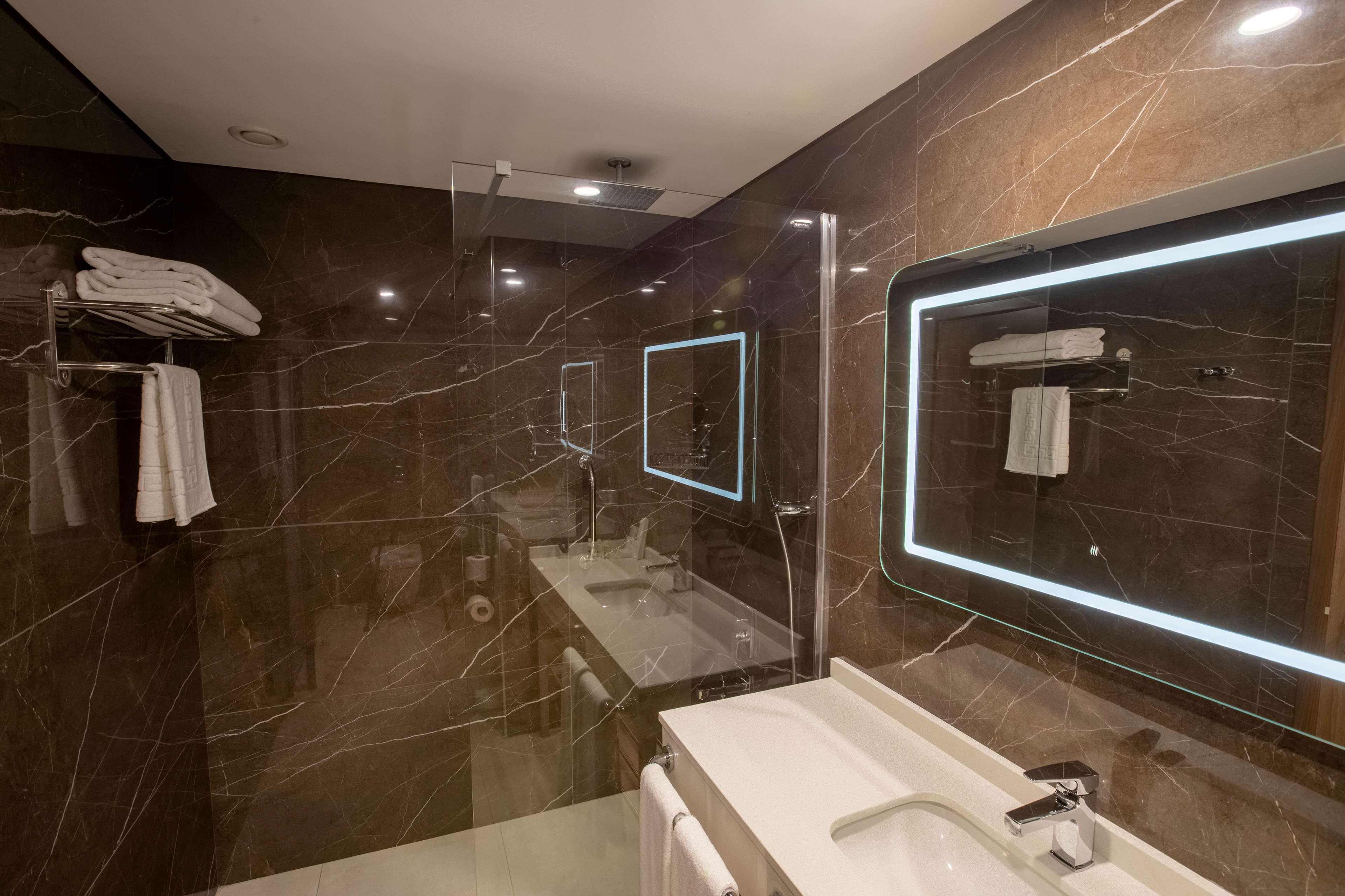 Ramada By Wyndham Aliaga 4*