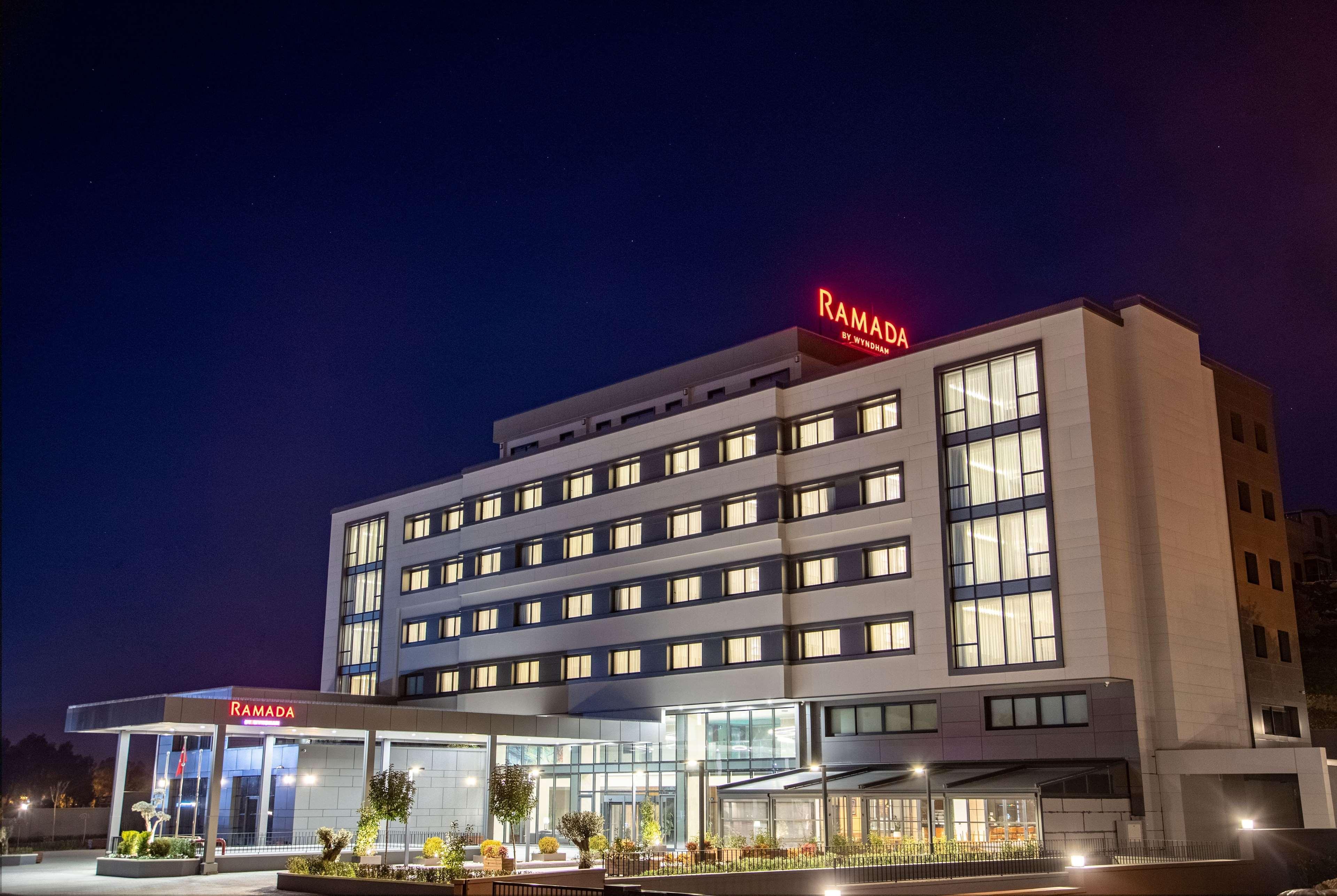 Hotel Ramada By Wyndham Aliaga