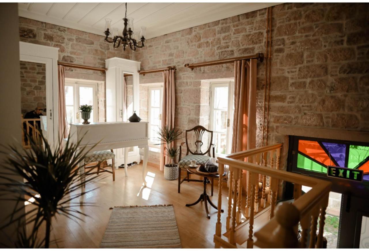 Baris Cunda Hotel