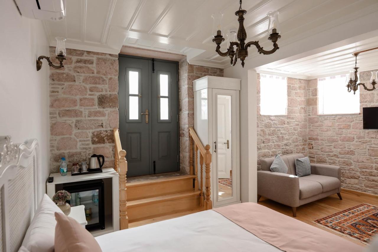 Baris Cunda Hotel *