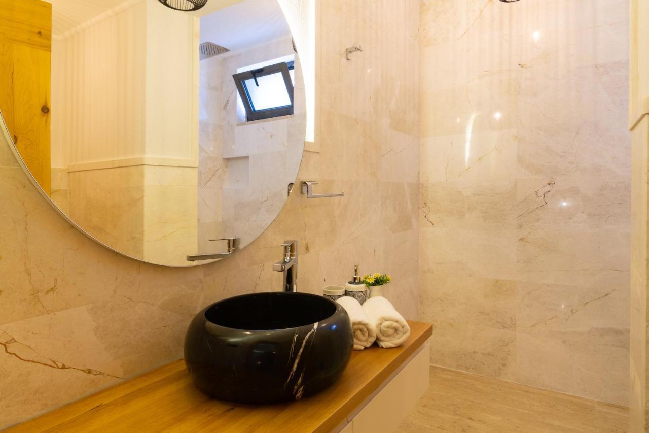 Water Edge 1 Villa *