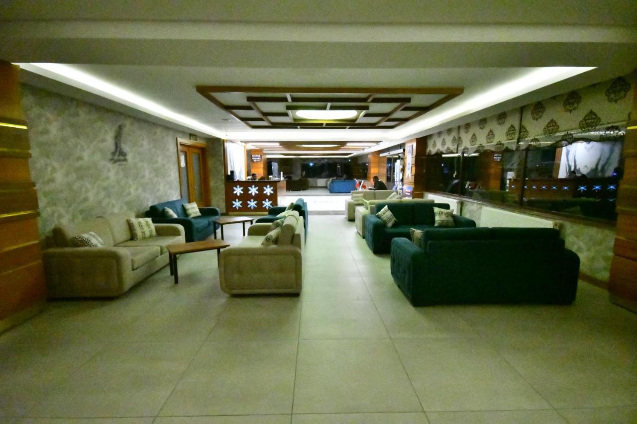 Snowflake Dag & Hotel