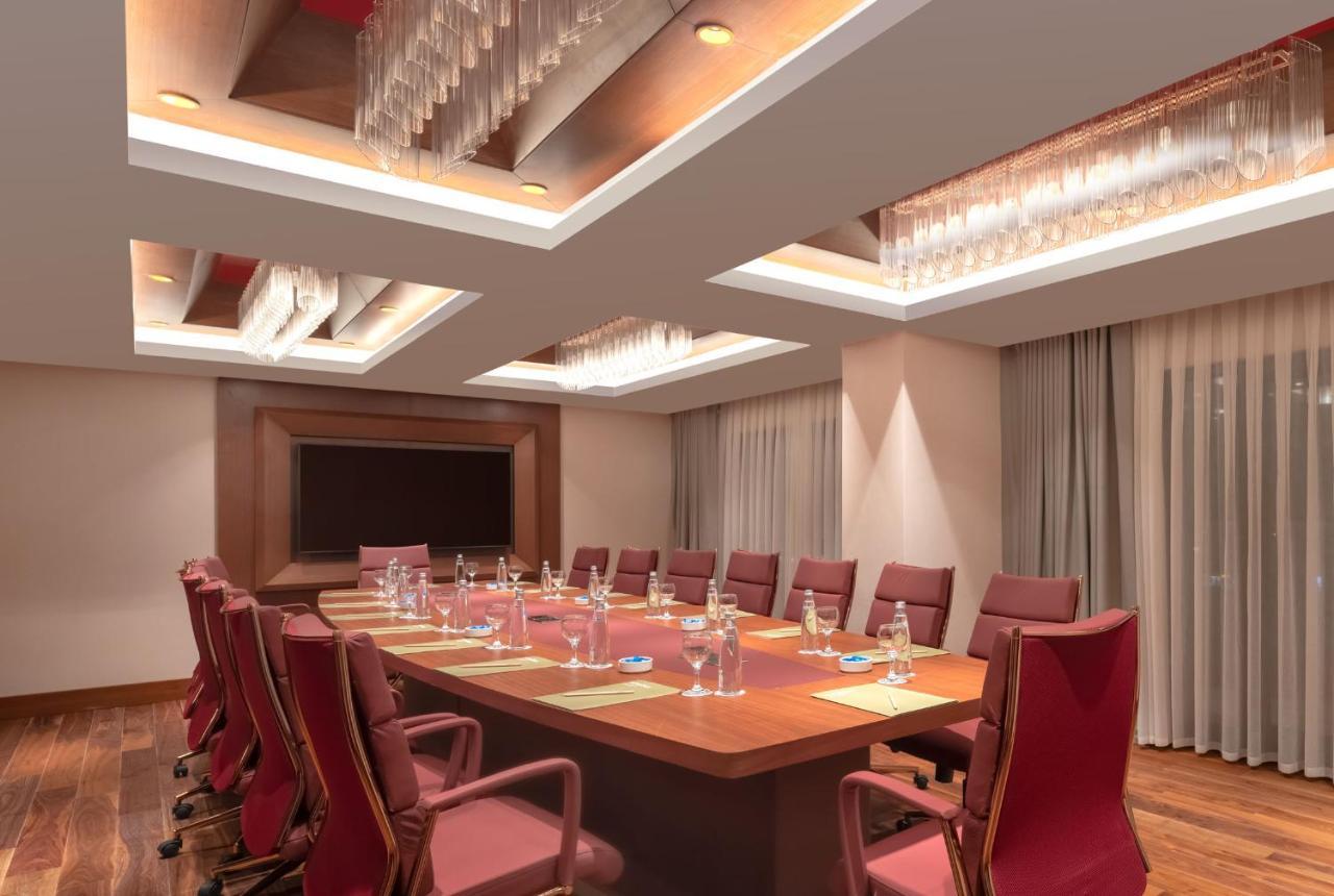 Moevenpick Airport Hotel 5*