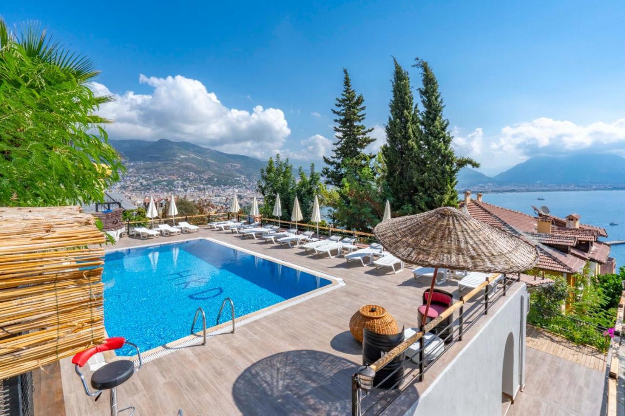 Castle Boutique Hotel *