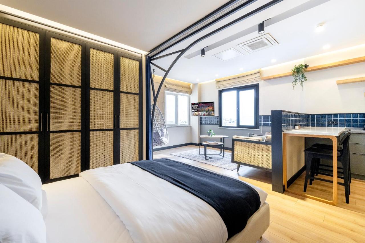 Upside Aparthotel *