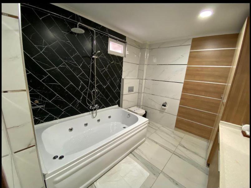 Hotel New 3*