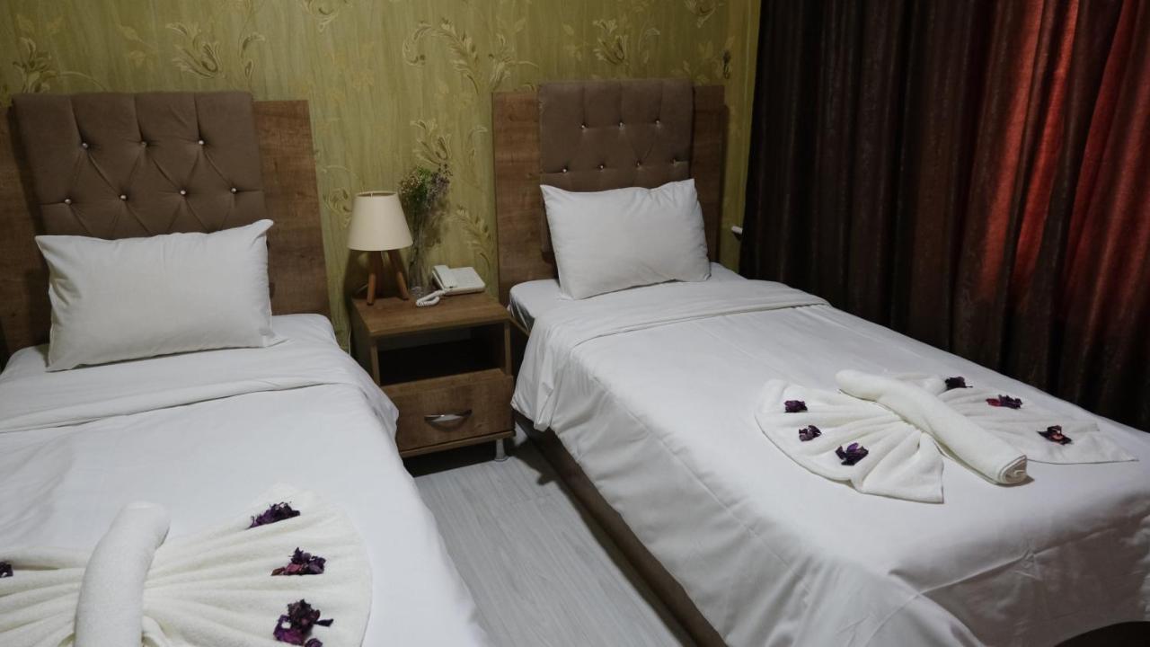 Big Molls Hotel