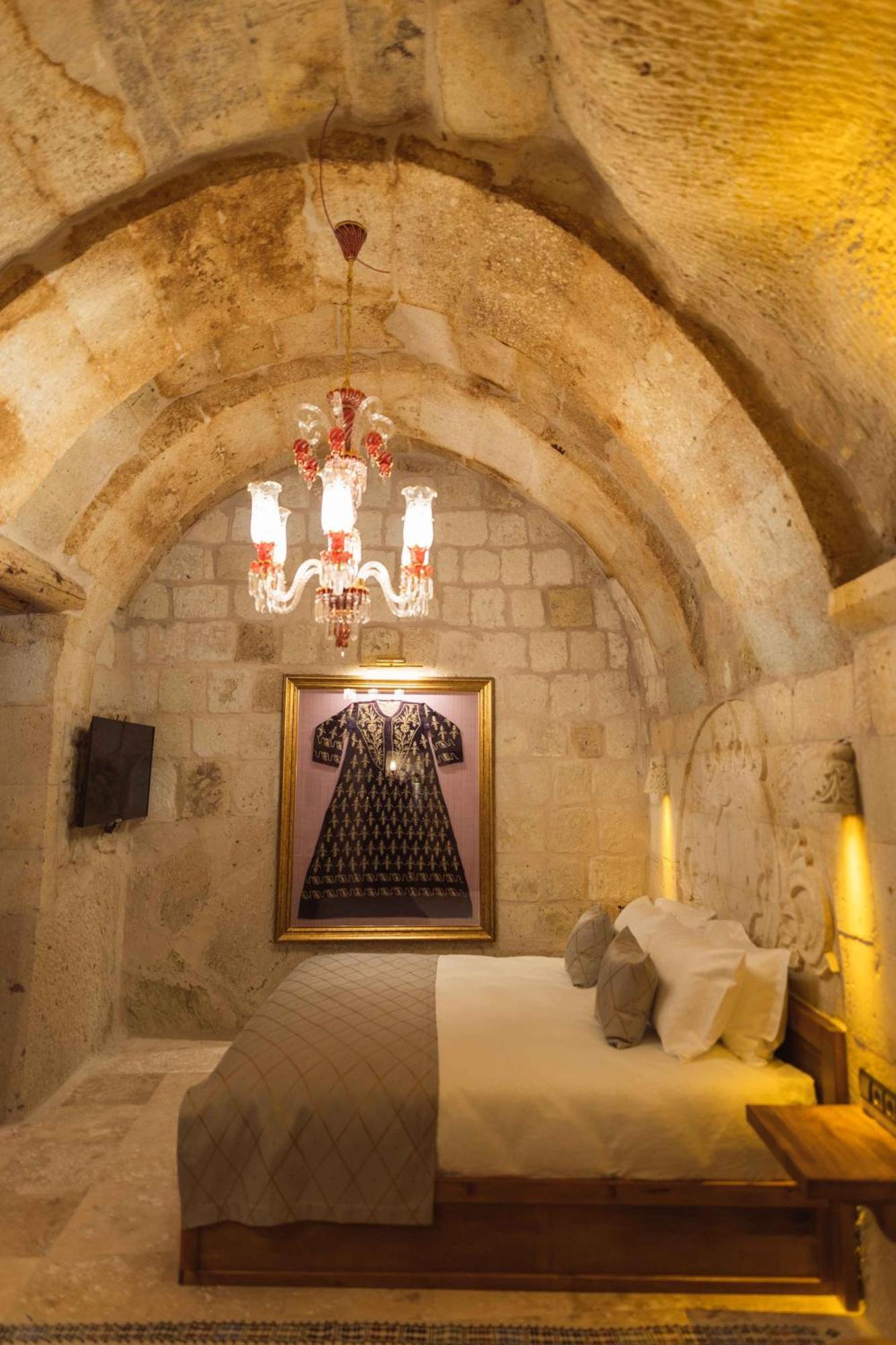 Hotel Solo Cave *