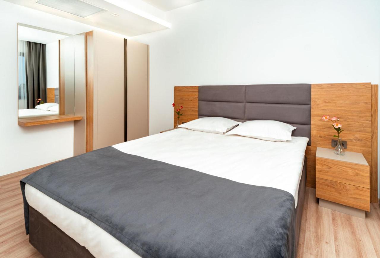 Aparthotel New Safir