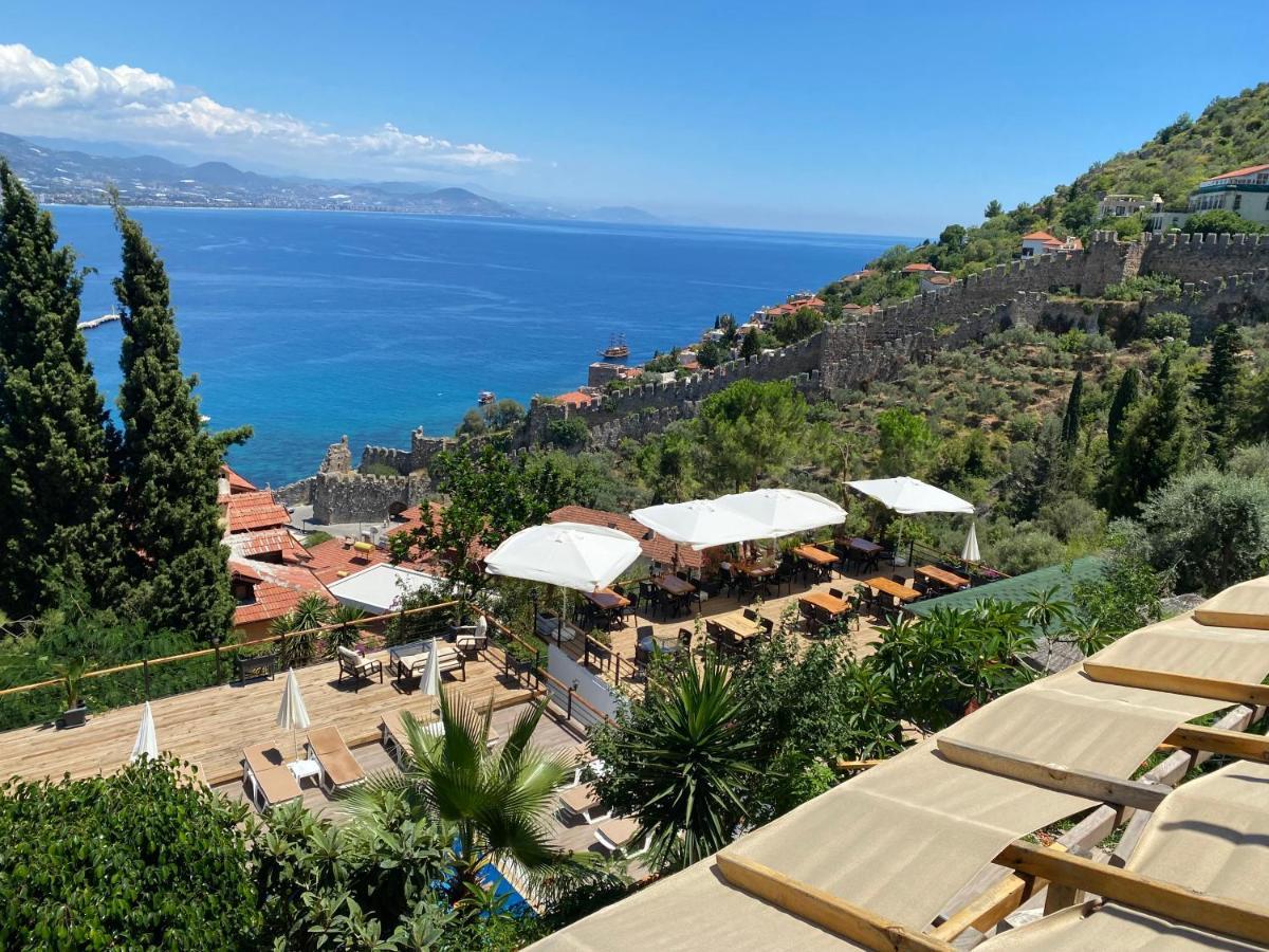 Castle Boutique Hotel *