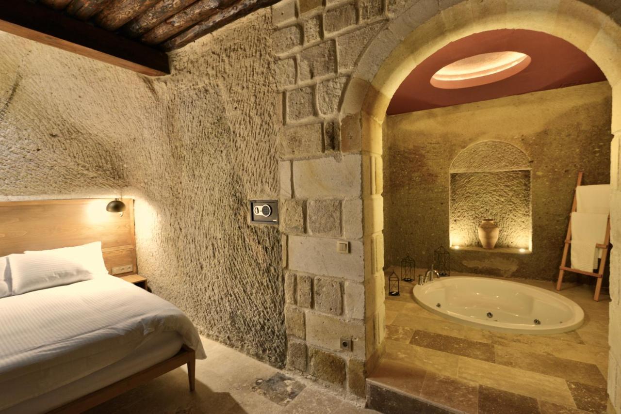 Evanthia Cave 5*