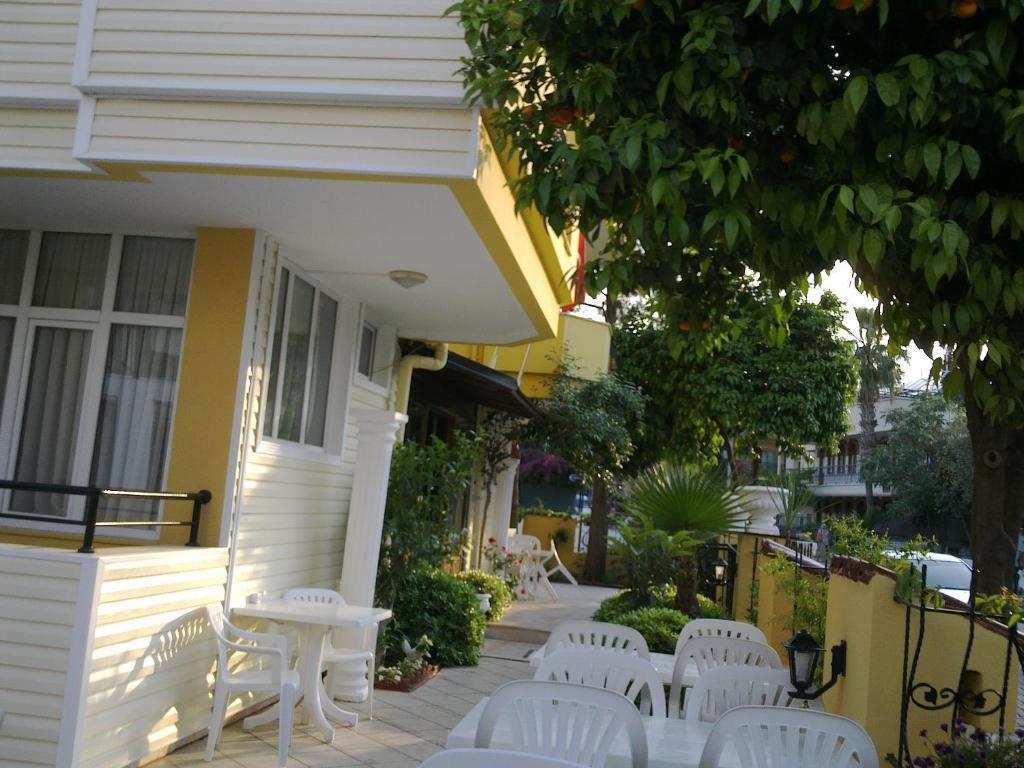 Hotel Golden Rock