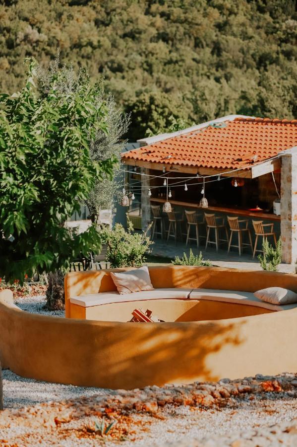 Kairos Hotel *