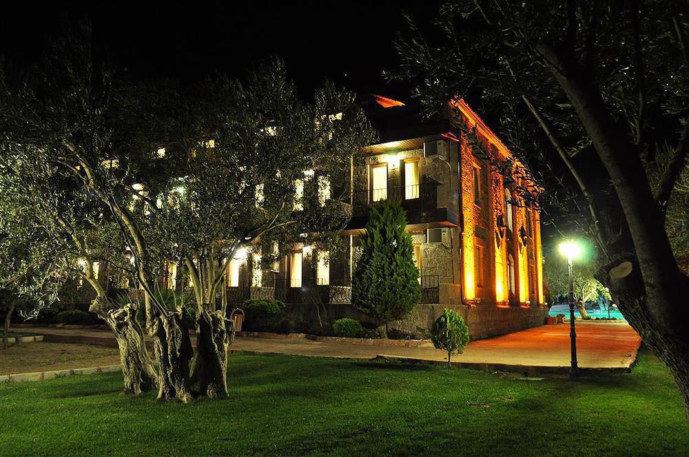 Hotel Dove &