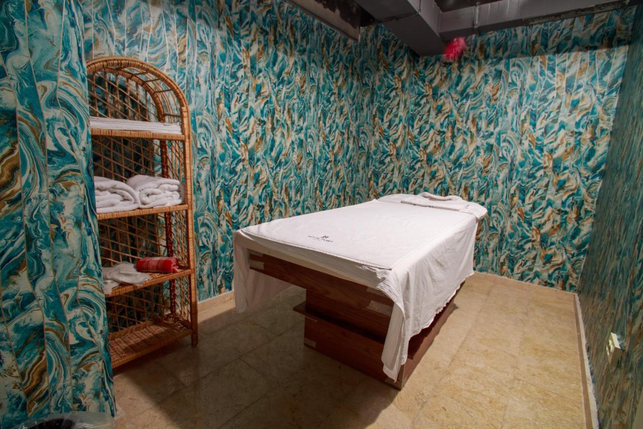 Hotel Mitte Port 4*