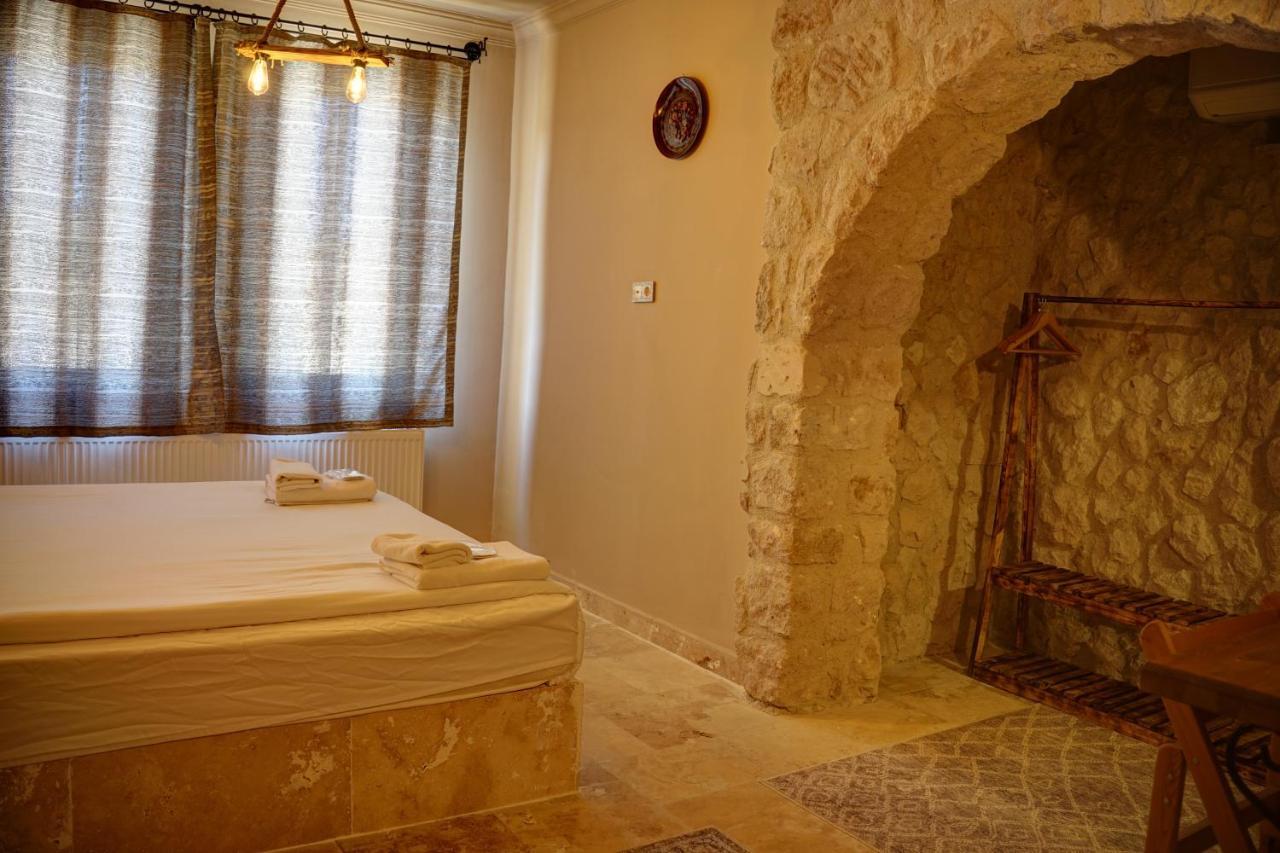 Ala Stone House