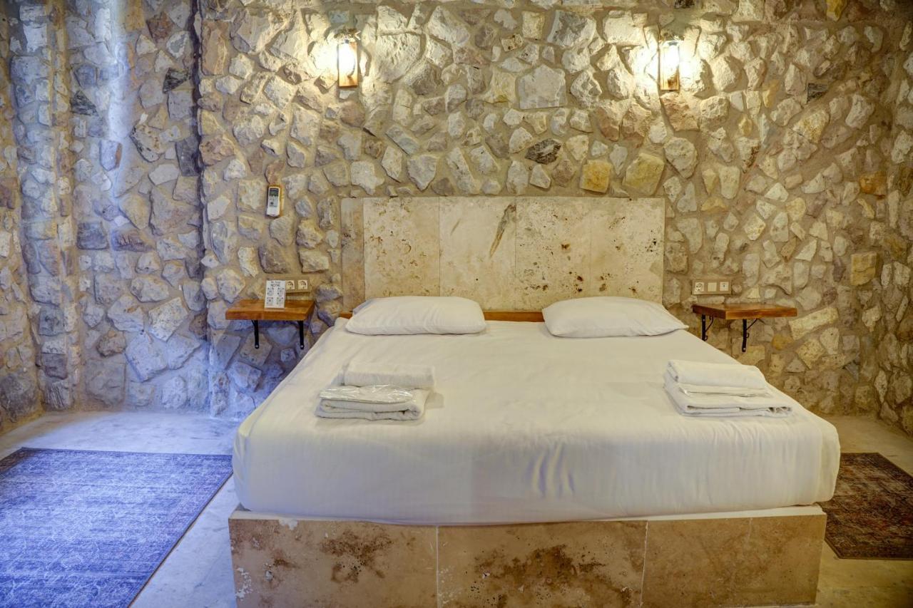 Ala Stone House *