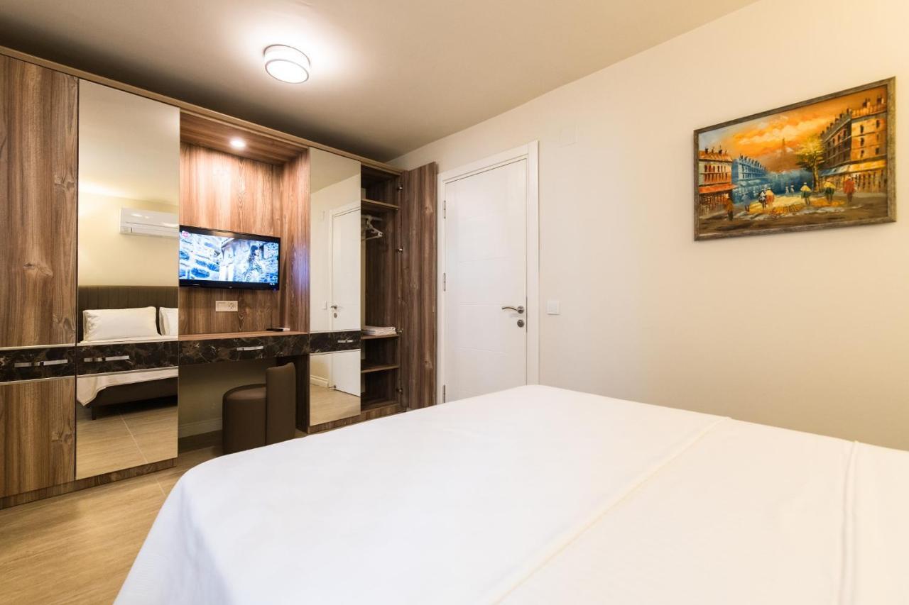 Kalamaki Flats Aparthotel