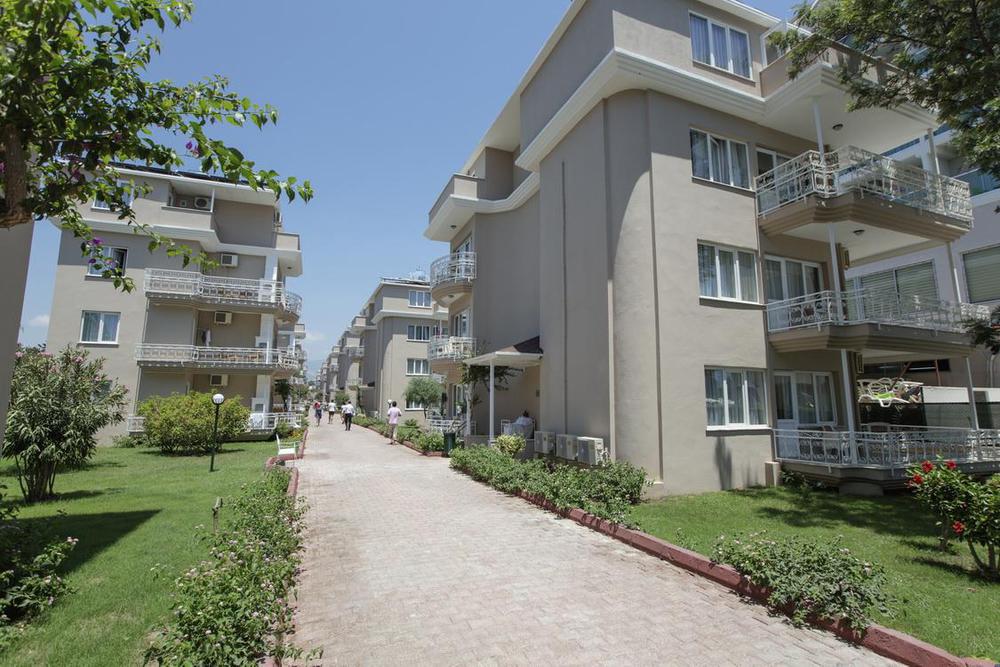 Larissa Club Hotel 4*