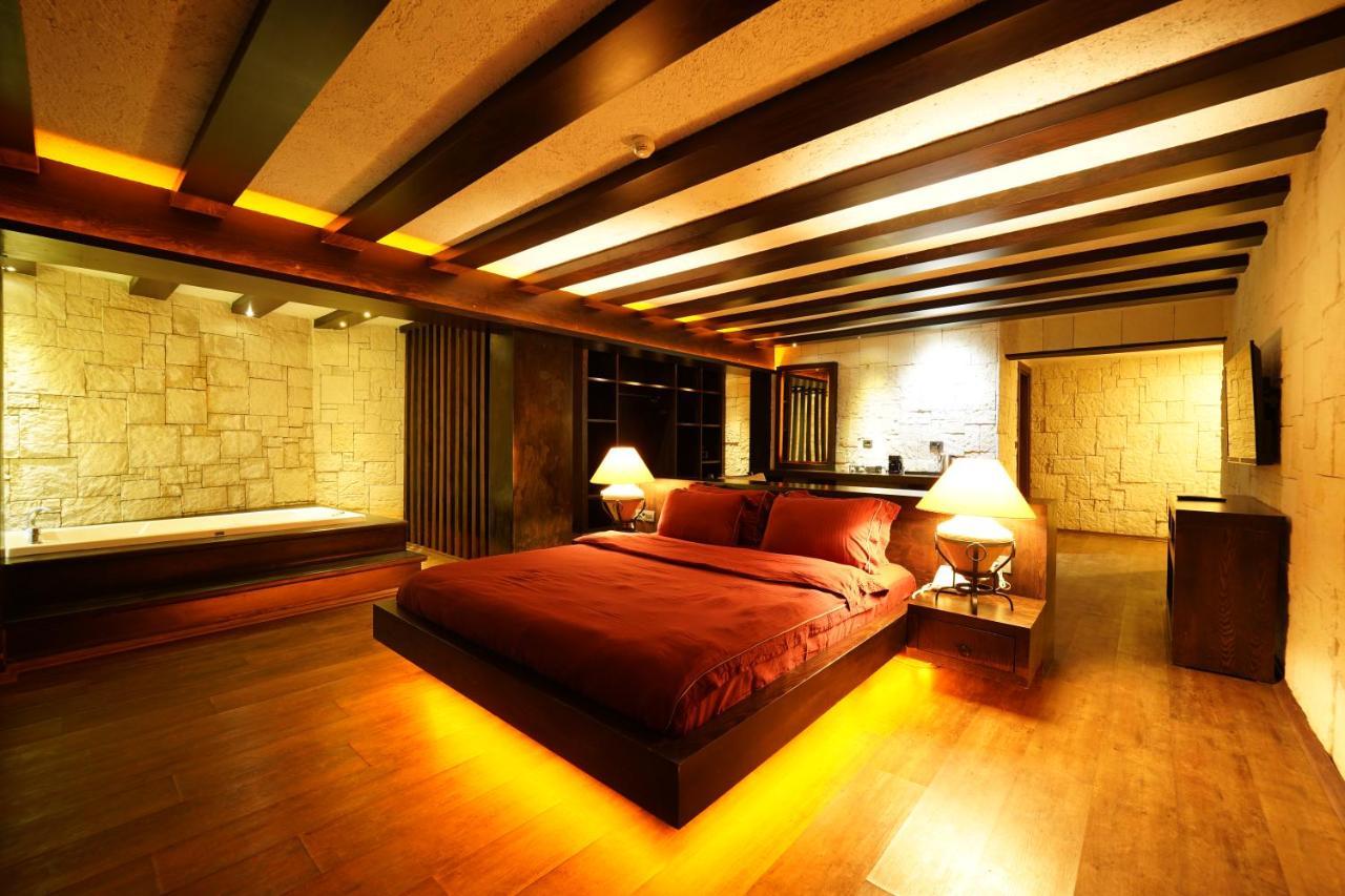 Hotel Manaspark Deluxe 4*