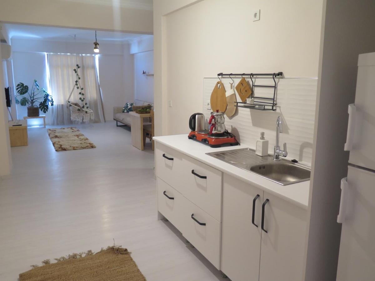 Aparthotel Santa Suites- Near Saint Nicholas Church