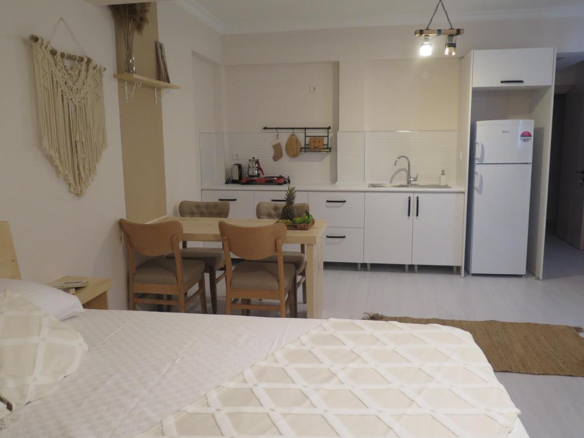 Aparthotel Santa Suites- Near Saint Nicholas Church