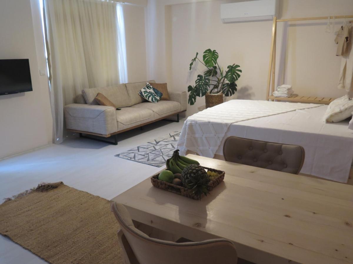 Aparthotel Santa Suites- Near Saint Nicholas Church