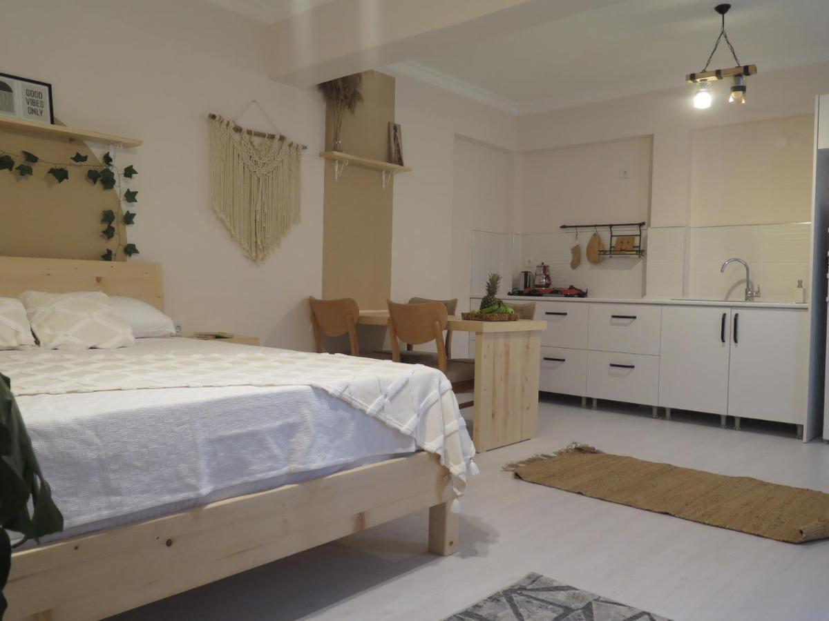 Aparthotel Santa Suites- Near Saint Nicholas Church