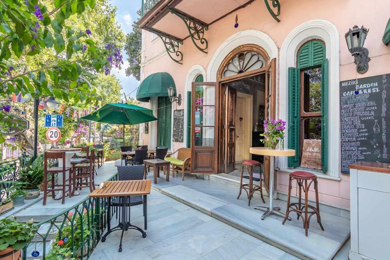 Bueyuekada Anastasia Meziki History Mansion * Adalar