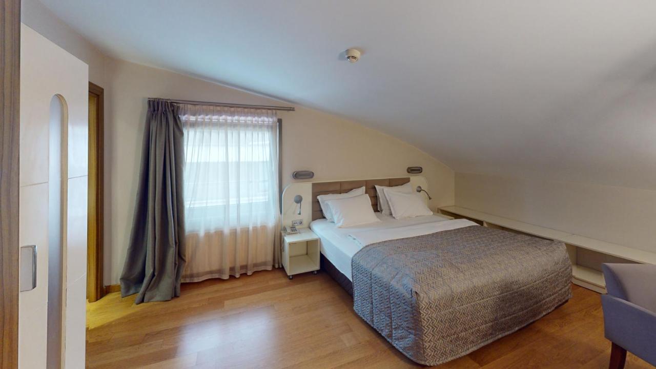 Mimi Hotel