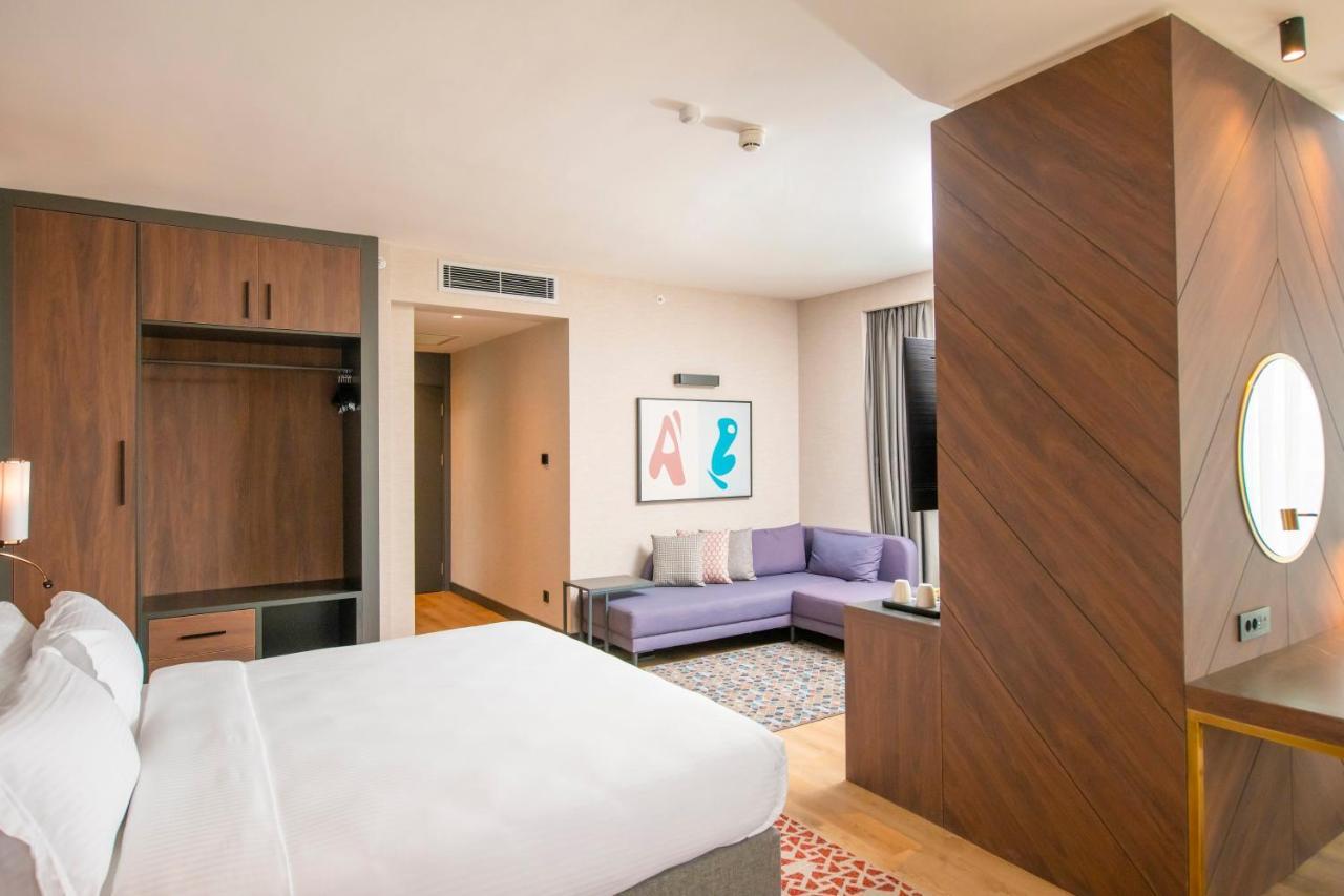 Crowne Plaza By Ihg Hotel