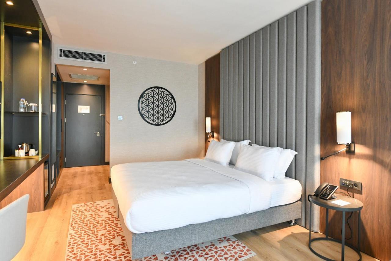 Crowne Plaza By Ihg