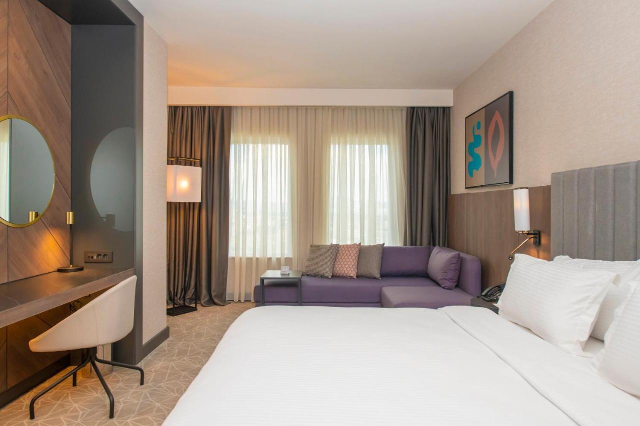 Crowne Plaza By Ihg Hotel